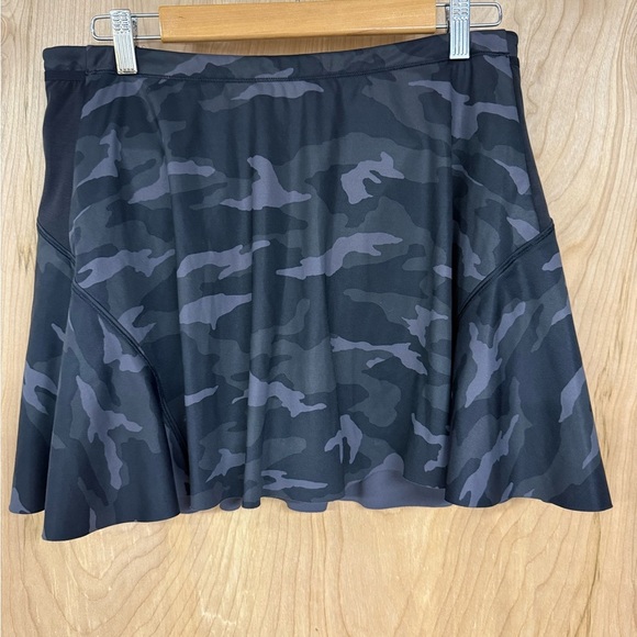 Athleta Dresses & Skirts - EUC Athleta Match Point Athletic Skort Gray Camouflage Medium
